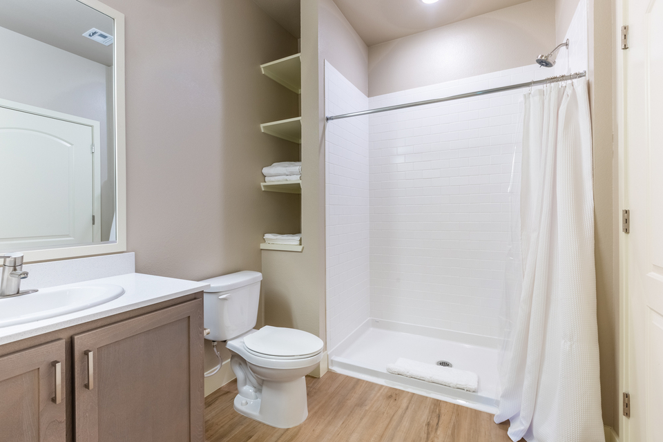 Rent Alira Luxury Apartments 4115 in Sacramento, CA Landing