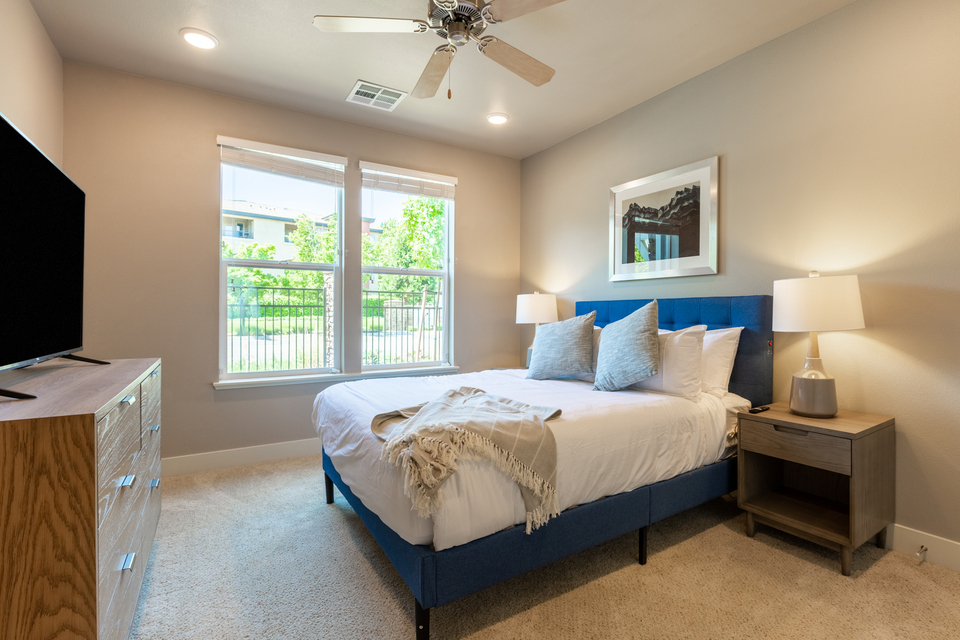 Rent Alira Luxury Apartments 4115 in Sacramento, CA Landing