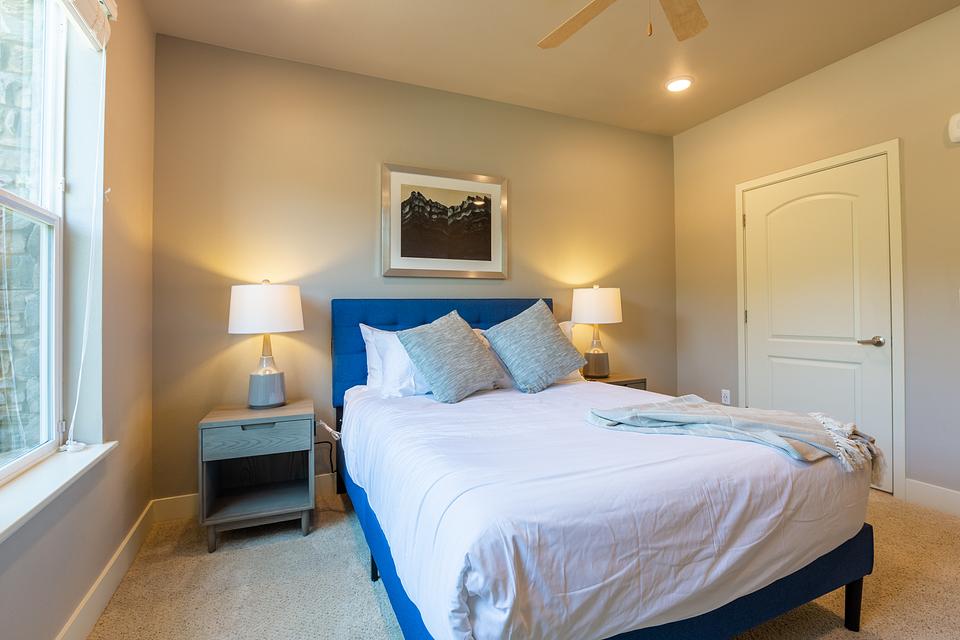 Rent Alira Luxury Apartments 4115 in Sacramento, CA Landing