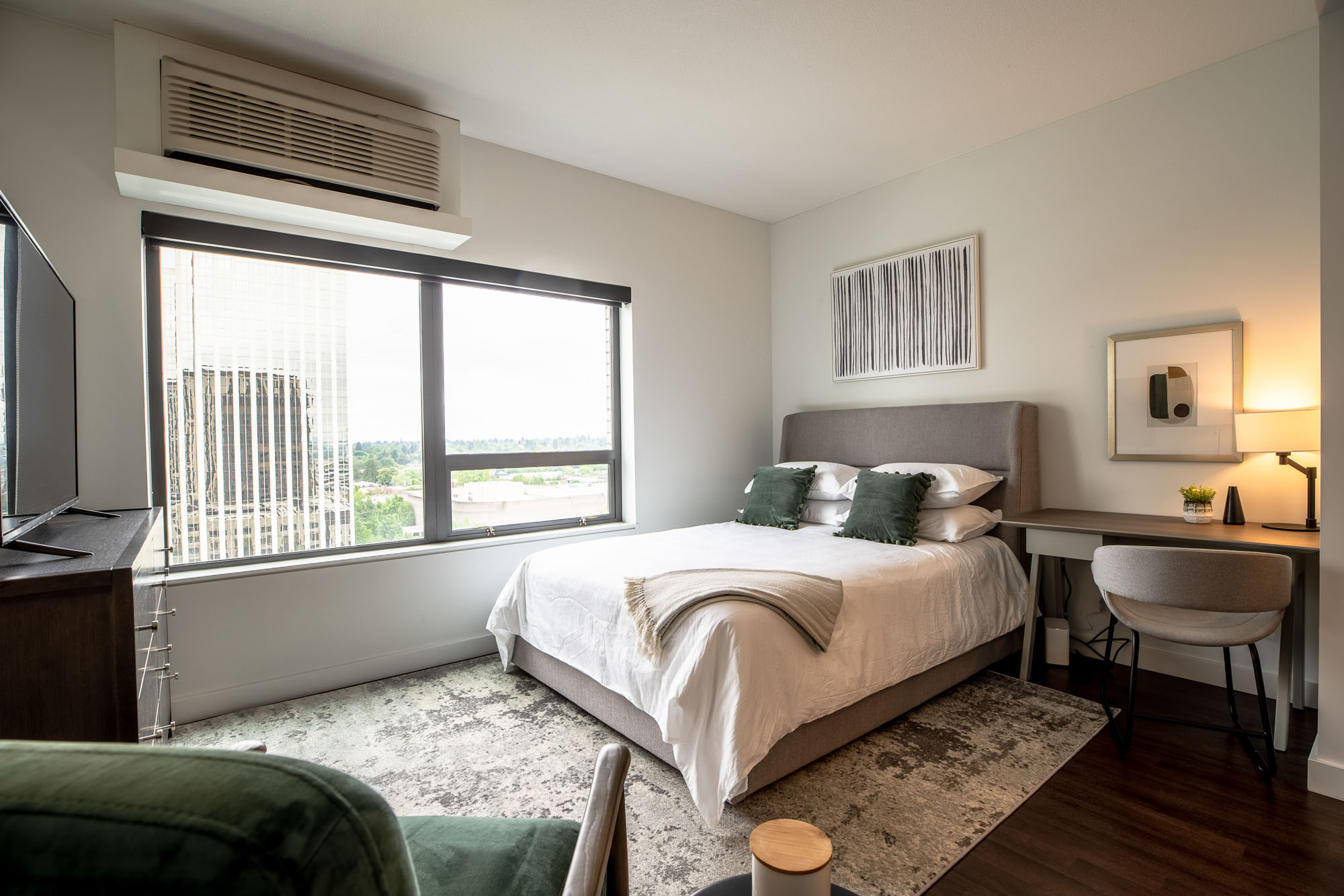 Rent Hassalo on Eighth Aster Tower 1318 in Portland, OR Landing