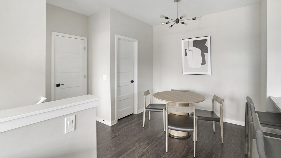 Rent Everton Flats 719213 in Warrenville, IL Landing