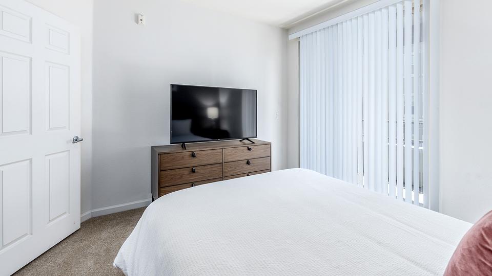 Rent Griffis Mission Valley 272 in San Diego, CA Landing