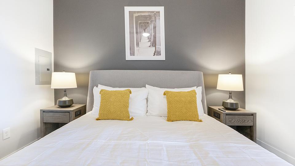 Rent McEwen Northside I 11020 in Franklin, TN Landing