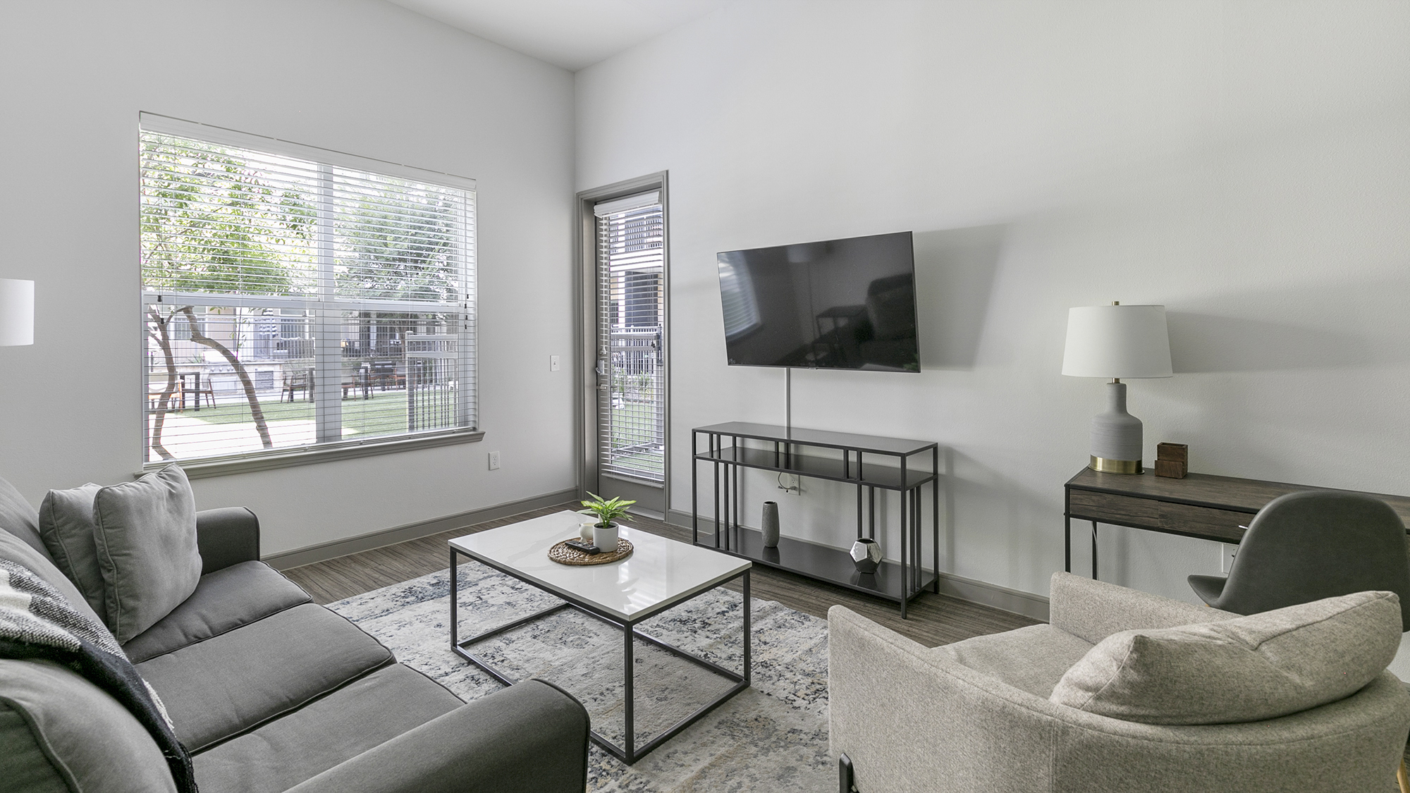 Rent Jewel on Landmark 1151 in Addison, TX Landing