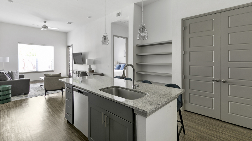 Rent Jewel on Landmark 1151 in Addison, TX Landing