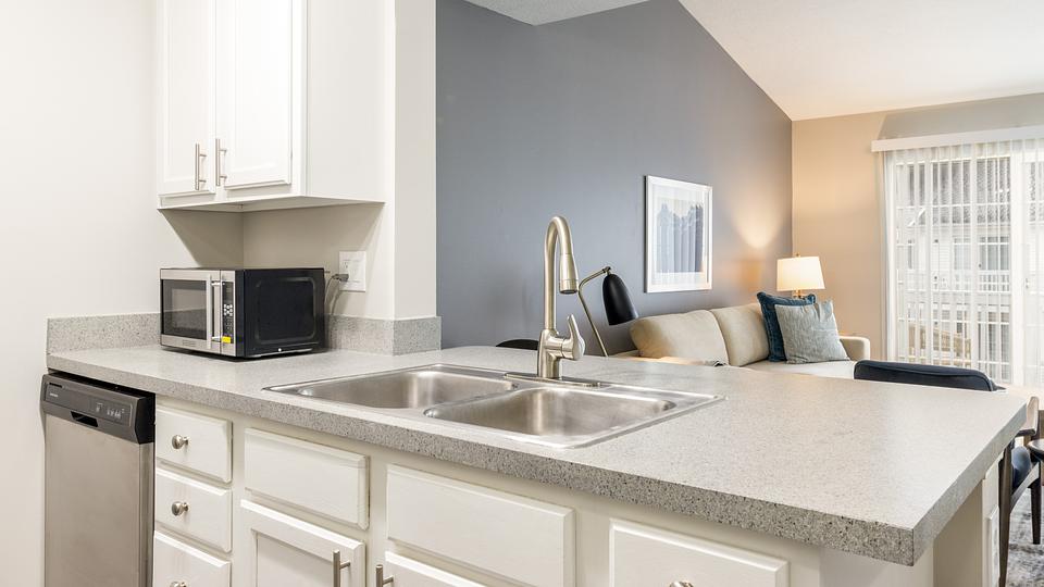 Rent Schirm Farms Apartment Homes 6301SW in Canal Winchester, OH Landing