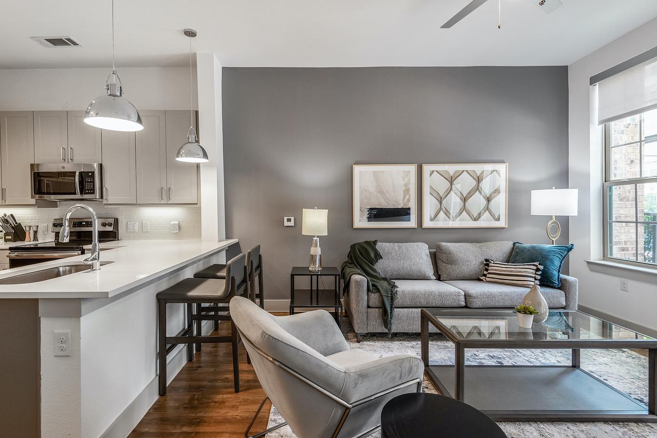 Rent The Crosby 160 in Dallas, TX Landing