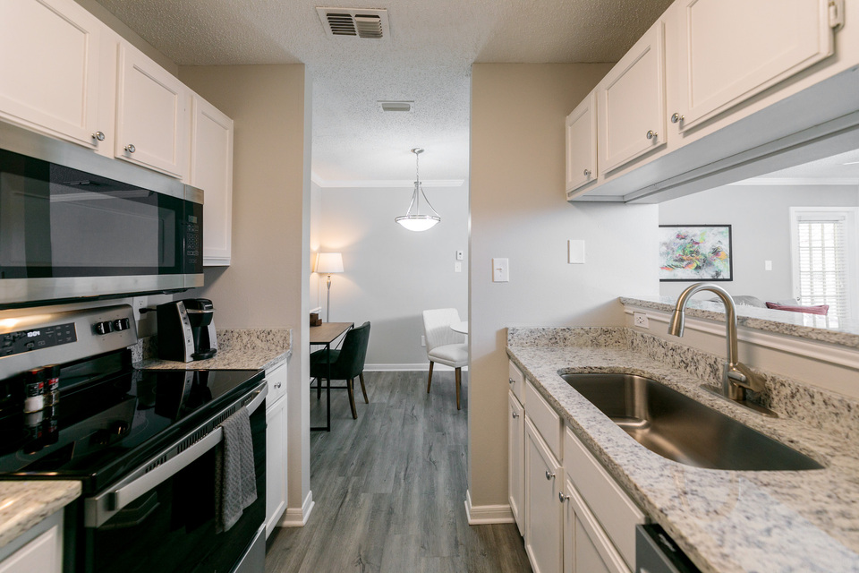 Rent Arbors River Oaks Apartment Homes 05106 in Memphis, TN Landing