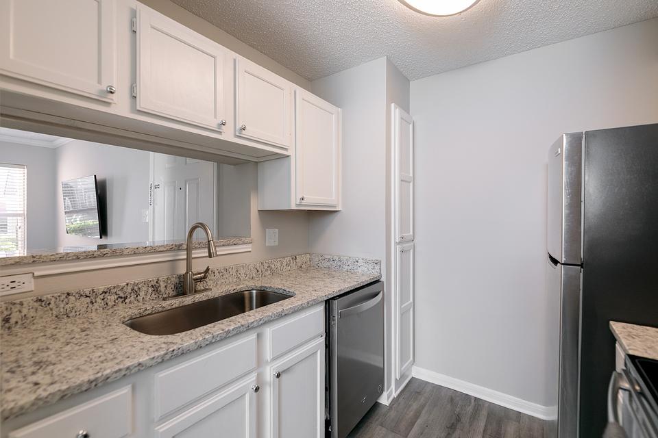 Rent Arbors River Oaks Apartment Homes 05106 in Memphis, TN Landing