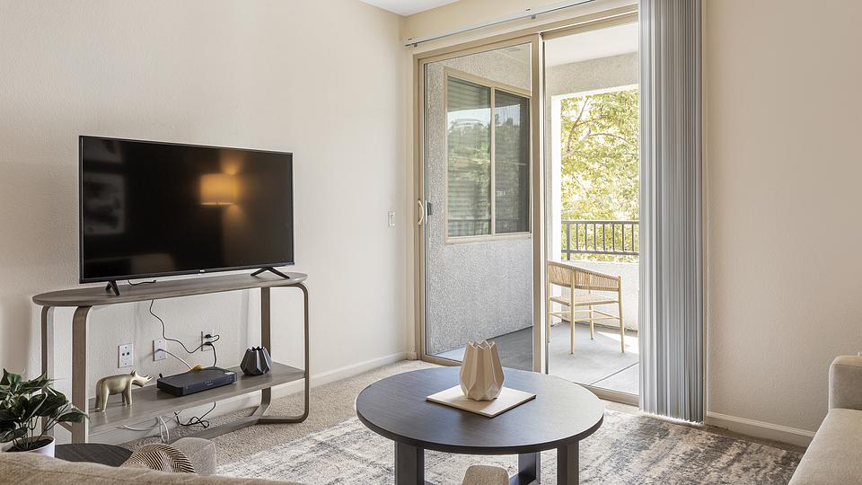 Rent Griffis Mission Valley 317 in San Diego, CA Landing