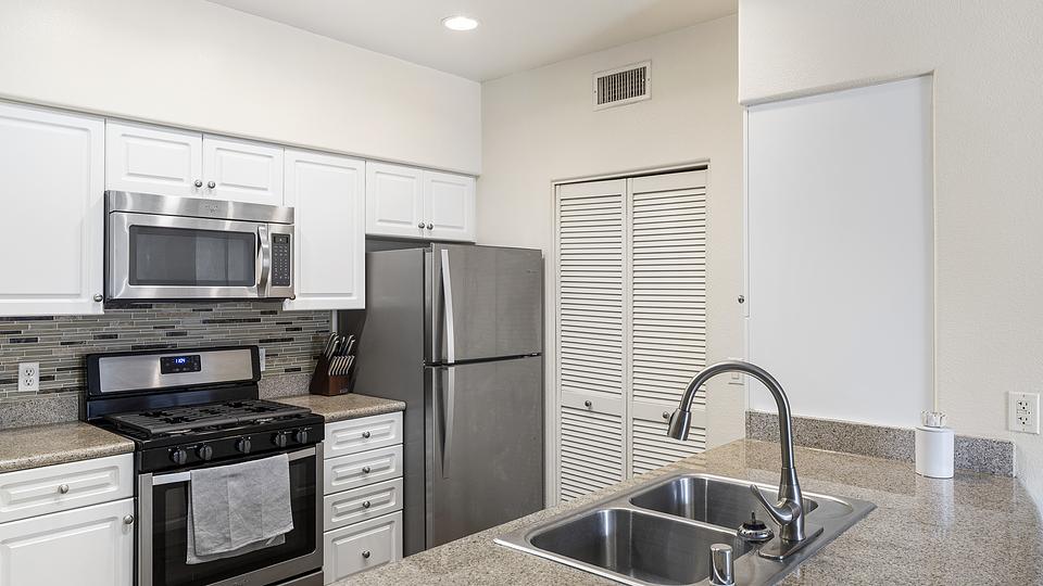 Rent Griffis Mission Valley 317 in San Diego, CA Landing