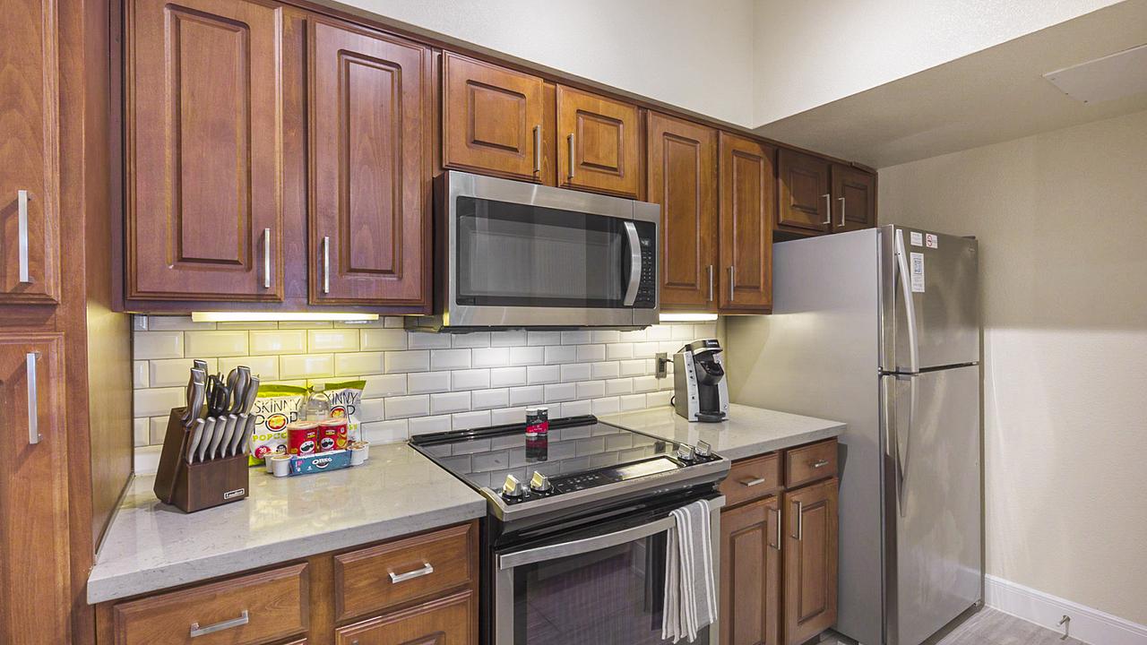 Rent Village on Memorial Townhomes 611 in Houston, TX Landing