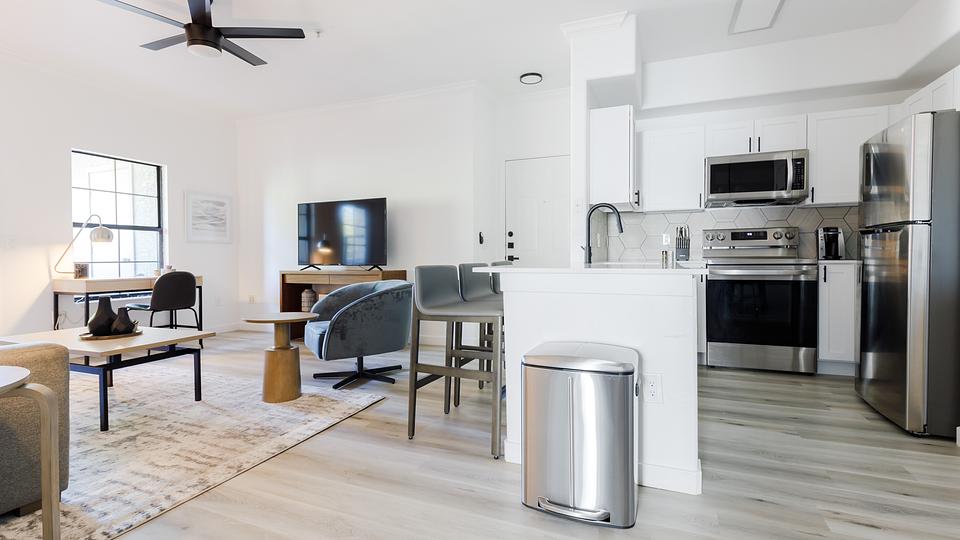 Rent Lazo Apartments 3070 in Chandler, AZ Landing