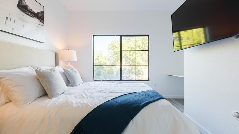 Rent Lazo Apartments 3070 in Chandler, AZ Landing