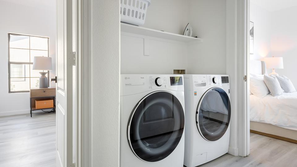 Rent Lazo Apartments 3070 in Chandler, AZ Landing