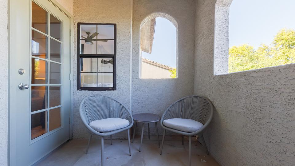 Rent Lazo Apartments 3070 in Chandler, AZ Landing