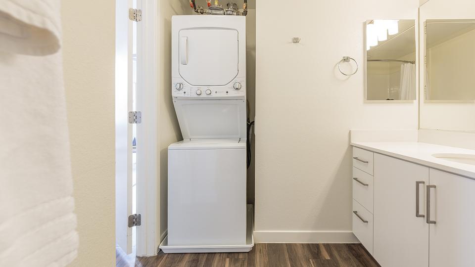 Rent Ely on Fremont 531 in Las Vegas, NV Landing