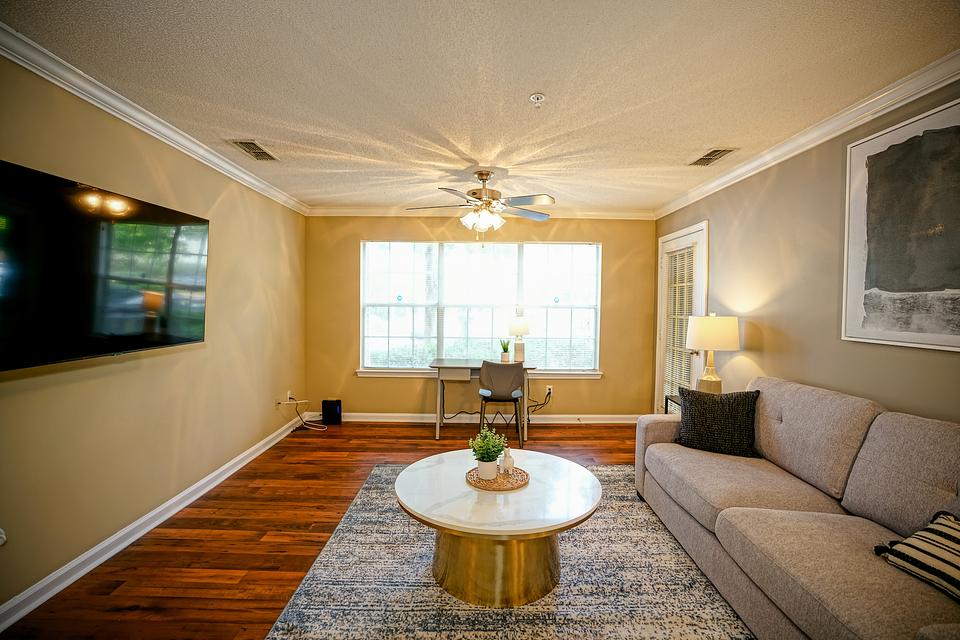 Rent Avenues of South Hoover 5915 in Hoover, AL Landing