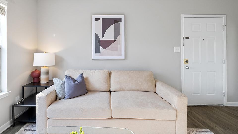 Rent Arbors River Oaks Apartment Homes 02304 in Memphis, TN Landing