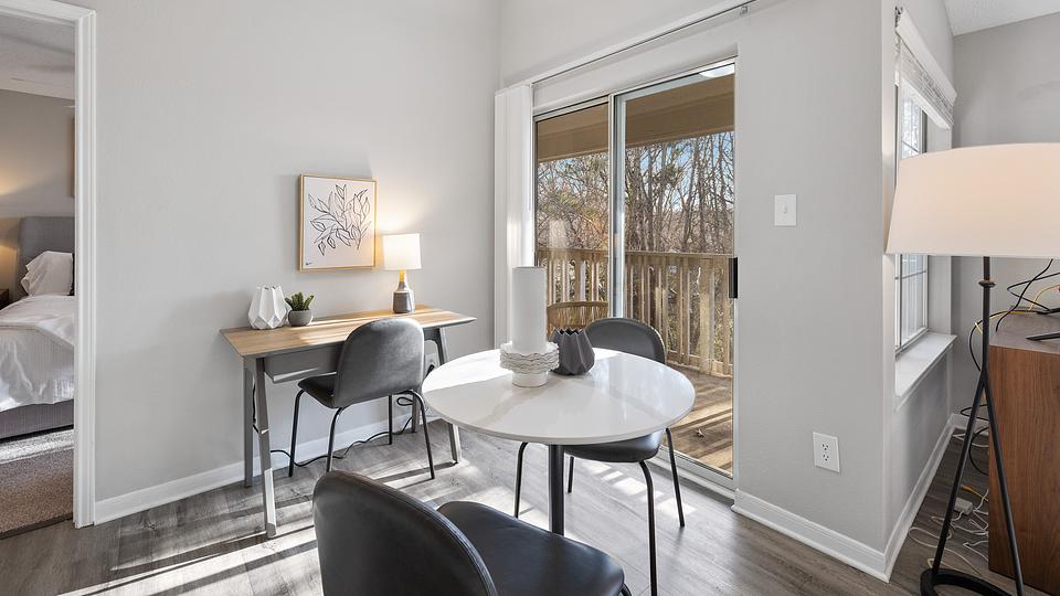 Rent Arbors River Oaks Apartment Homes 02304 in Memphis, TN Landing