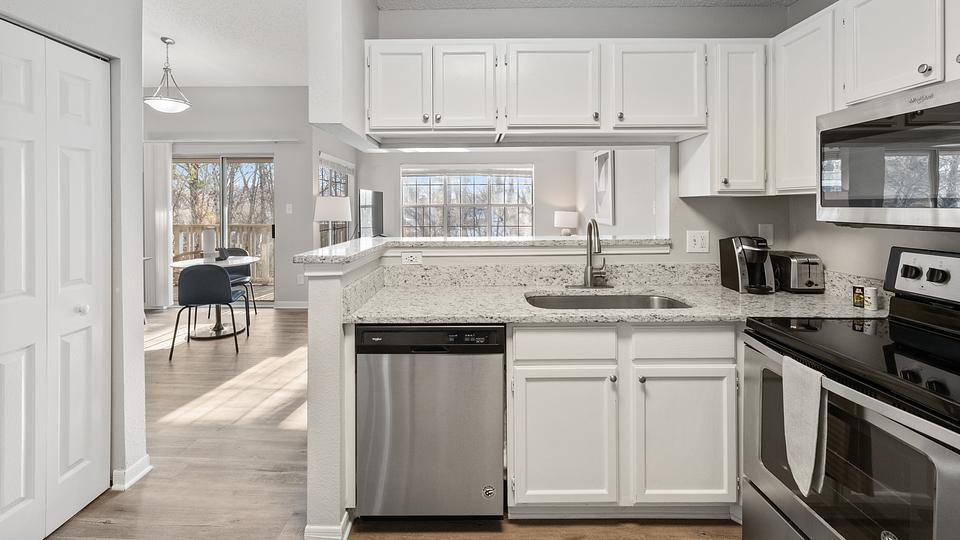 Rent Arbors River Oaks Apartment Homes 02304 in Memphis, TN Landing