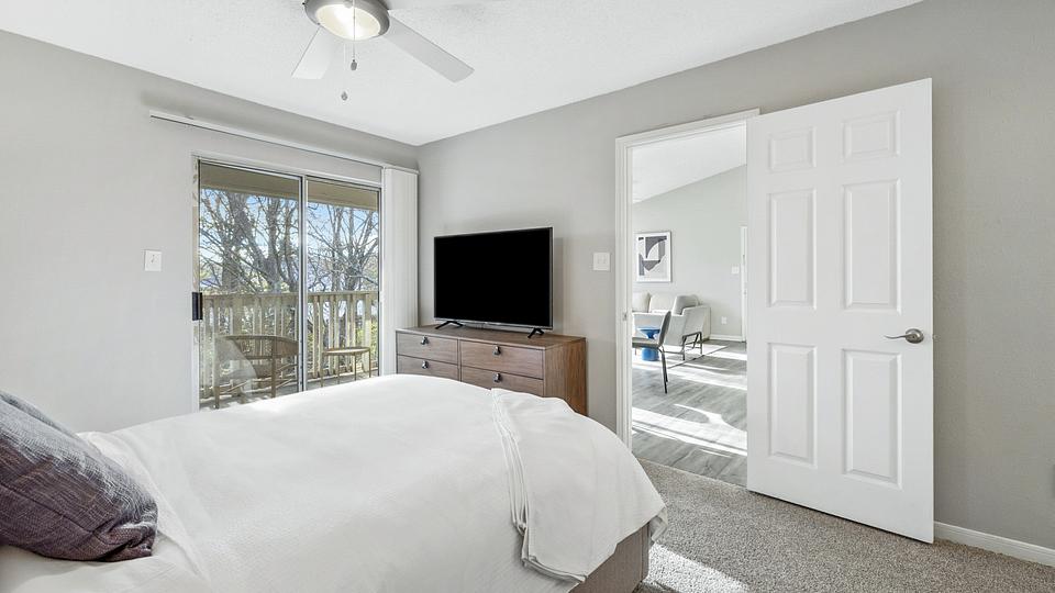 Rent Arbors River Oaks Apartment Homes 02304 in Memphis, TN Landing