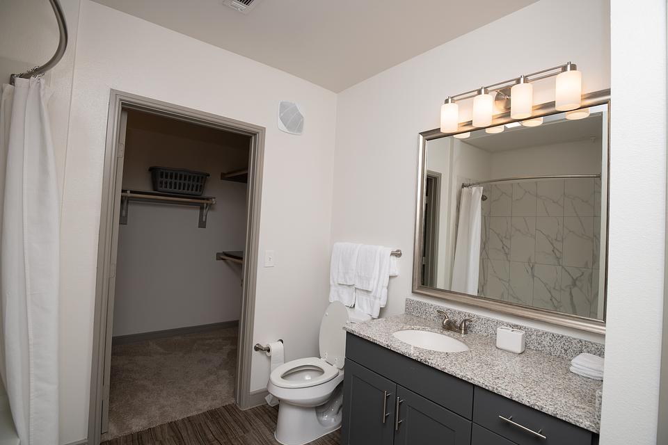 Rent Jewel on Landmark 1358 in Addison, TX Landing