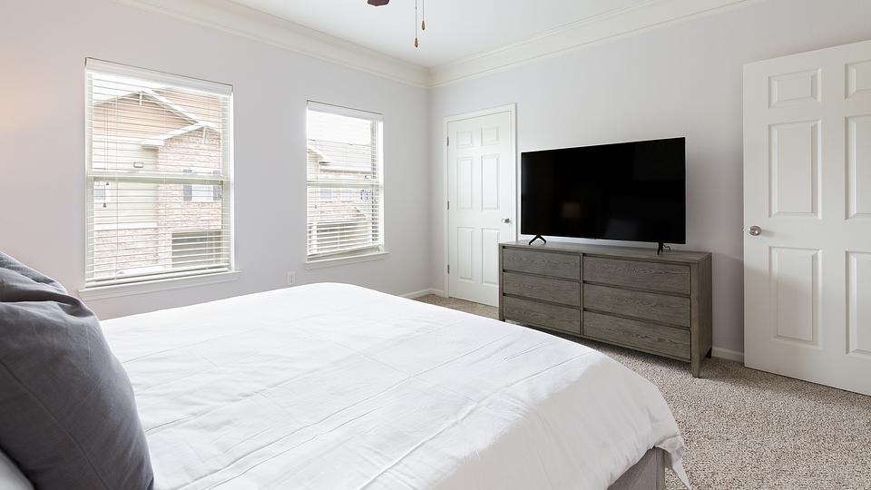 Rent The Sovereign at Overland Park Apartments 16206 in Overland Park