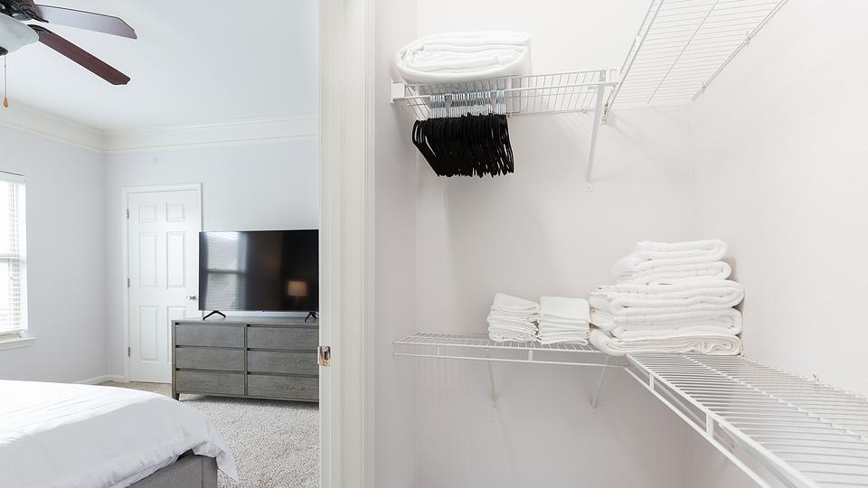 Rent The Sovereign at Overland Park Apartments 16206 in Overland Park