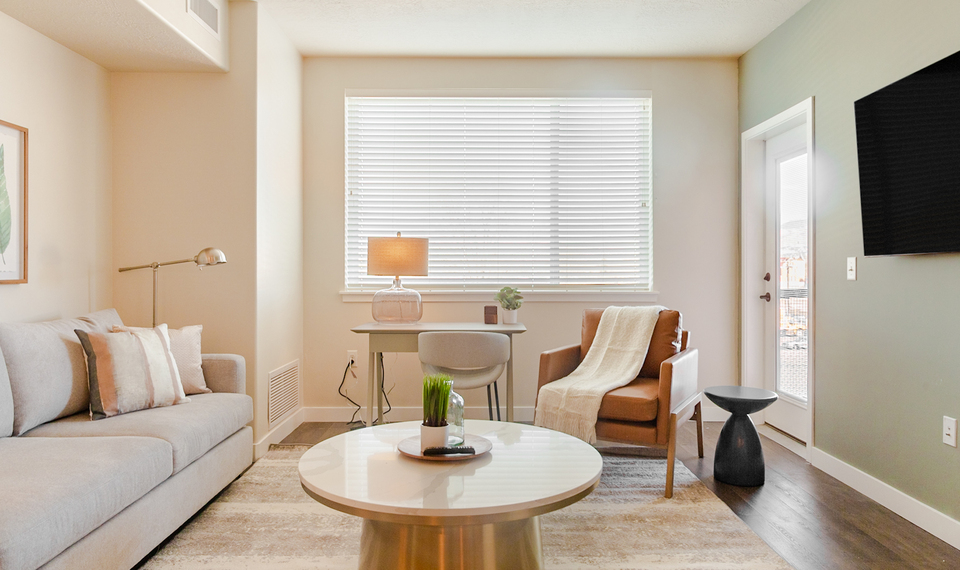 Rent The Zeller C454 in South Salt Lake, UT Landing