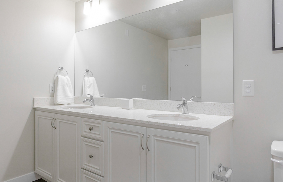 Rent The Zeller C454 in South Salt Lake, UT Landing