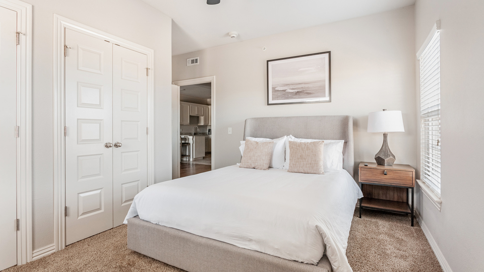 Rent The Sully at Sullivan Square 1012201 in Bentonville, AR Landing