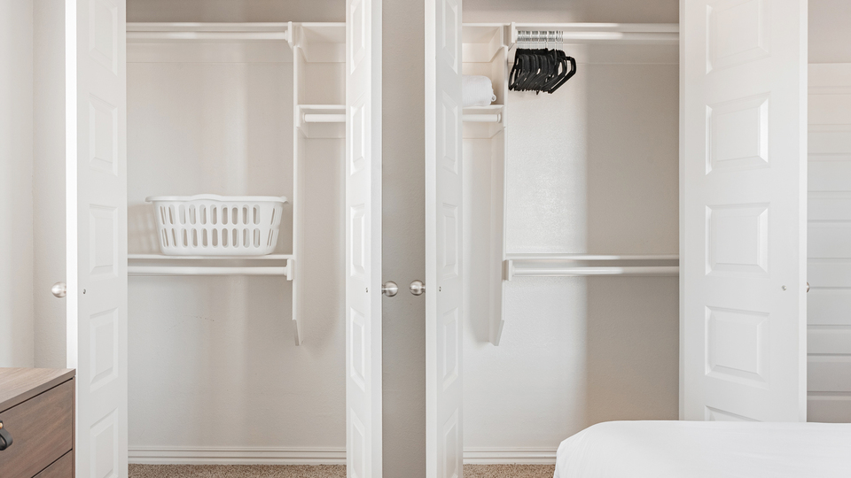 Rent The Sully at Sullivan Square 1012201 in Bentonville, AR Landing