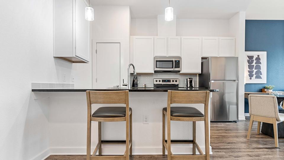 Rent Trailside Oaks Townhomes 1408 in Leander, TX Landing