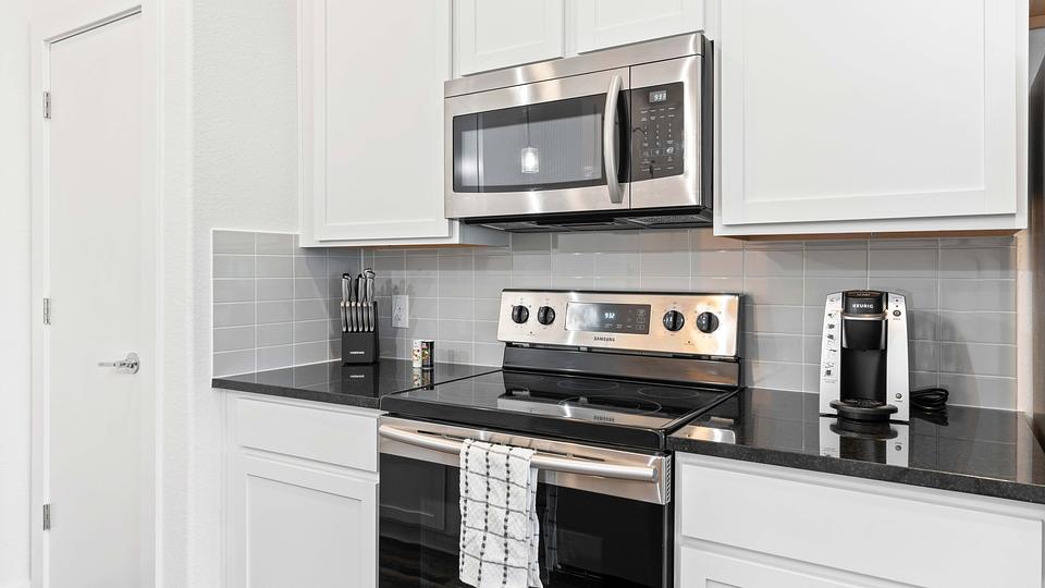 Rent Trailside Oaks Townhomes 1408 in Leander, TX Landing