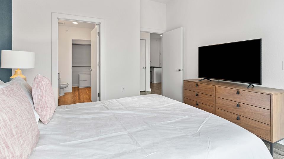 Rent Trailside Oaks Townhomes 1408 in Leander, TX Landing