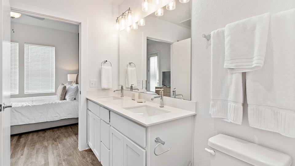 Rent Trailside Oaks Townhomes 1408 in Leander, TX Landing