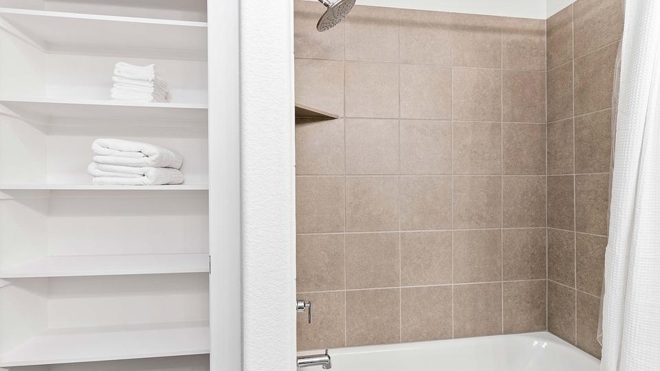 Rent Trailside Oaks Townhomes 1408 in Leander, TX Landing