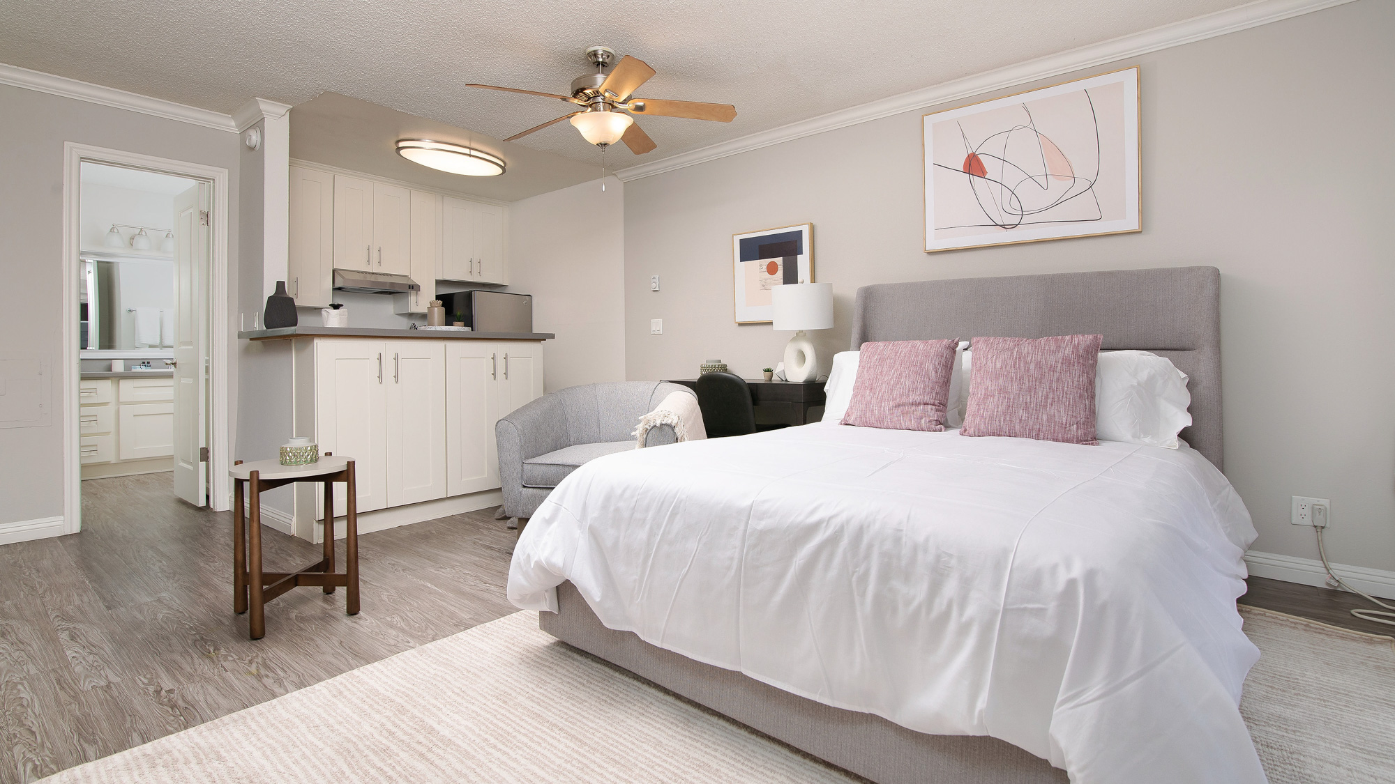 Rent Westside Terrace 1153 in Los Angeles, CA Landing