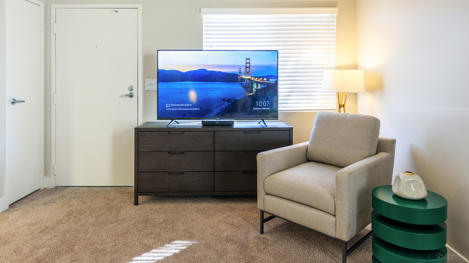 Rent Accent on Decatur 1E16 in Las Vegas, NV Landing