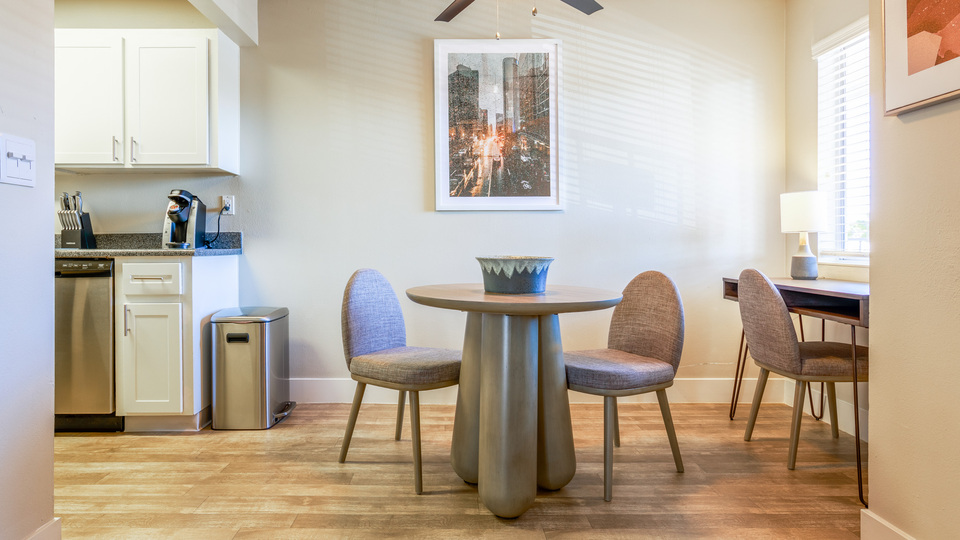 Rent Accent on Decatur 1E16 in Las Vegas, NV Landing