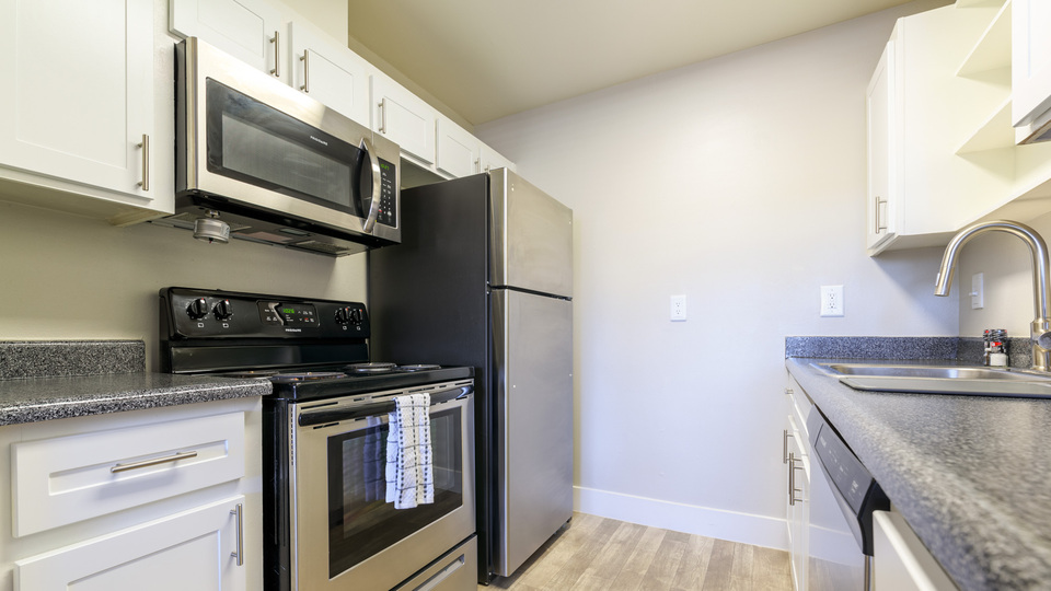 Rent Accent on Decatur 1E16 in Las Vegas, NV Landing