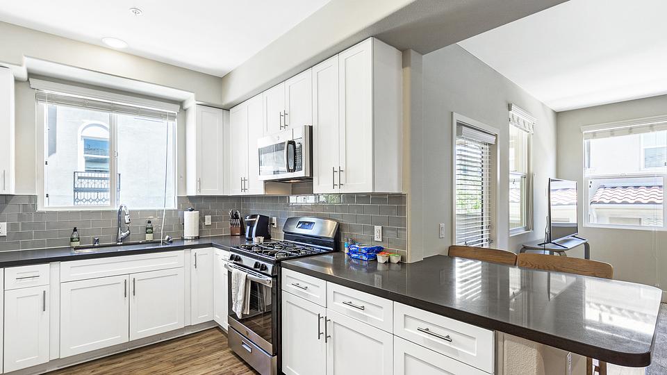 Rent Sorano Apartments 12201 in Moreno Valley, CA Landing