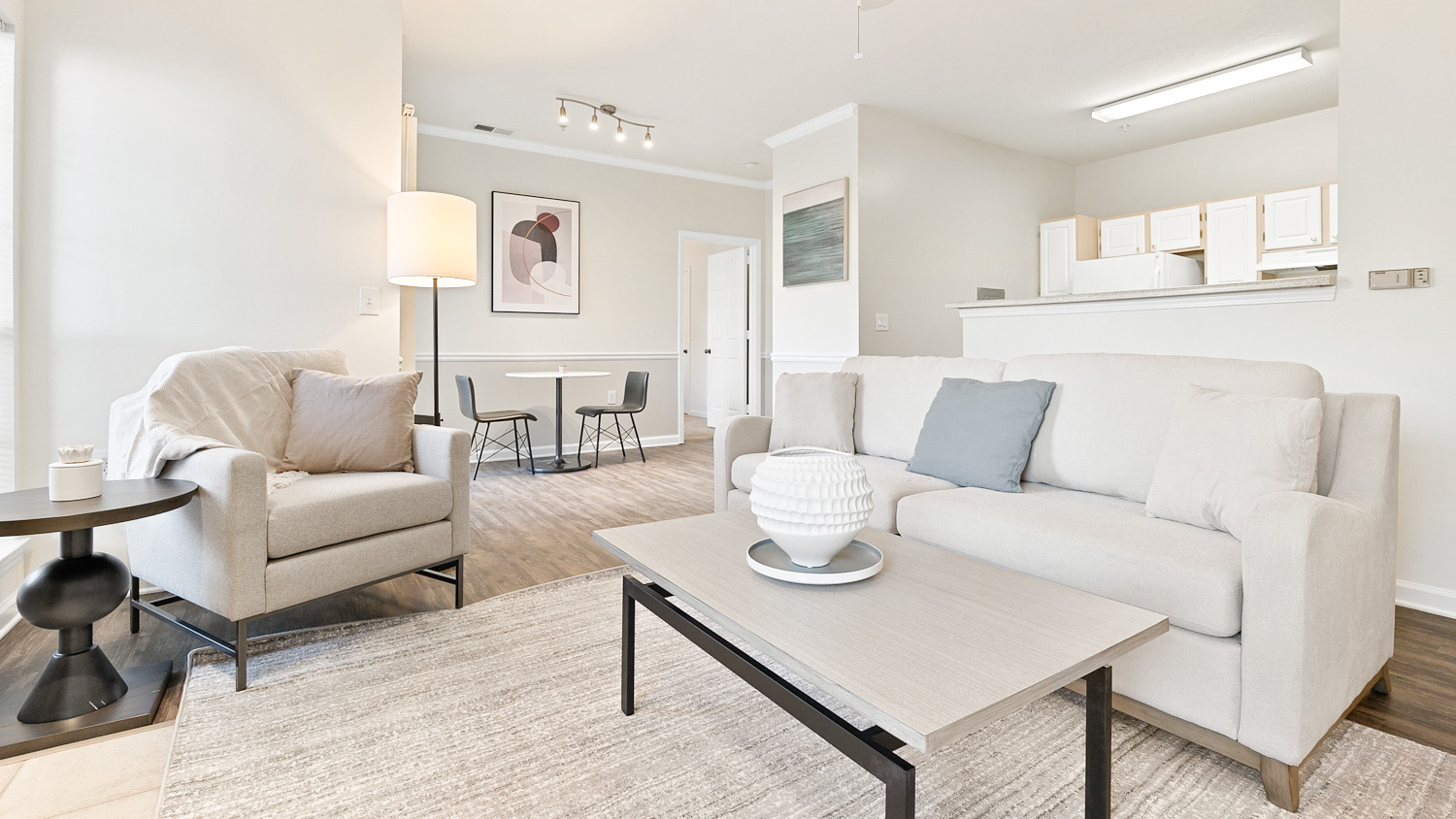 Rent The Crowne Polo Apartments 914 in Winston Salem, NC Landing