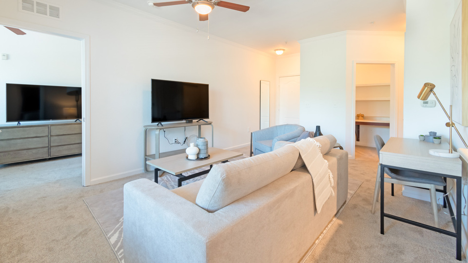 Rent Rosemont at St. Johns 15304 in Jacksonville, FL Landing