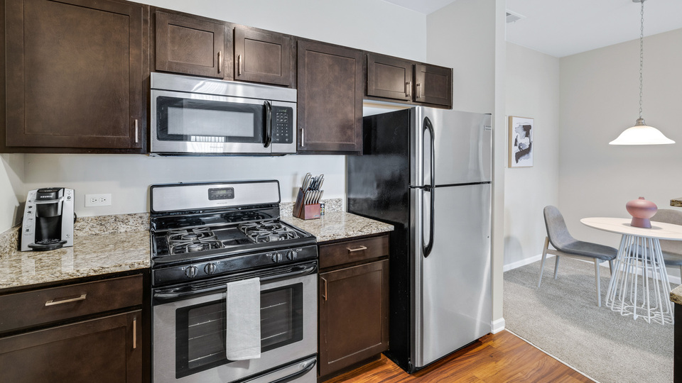 Rent Algonquin Square Apartment Homes 07303 in Algonquin, IL Landing