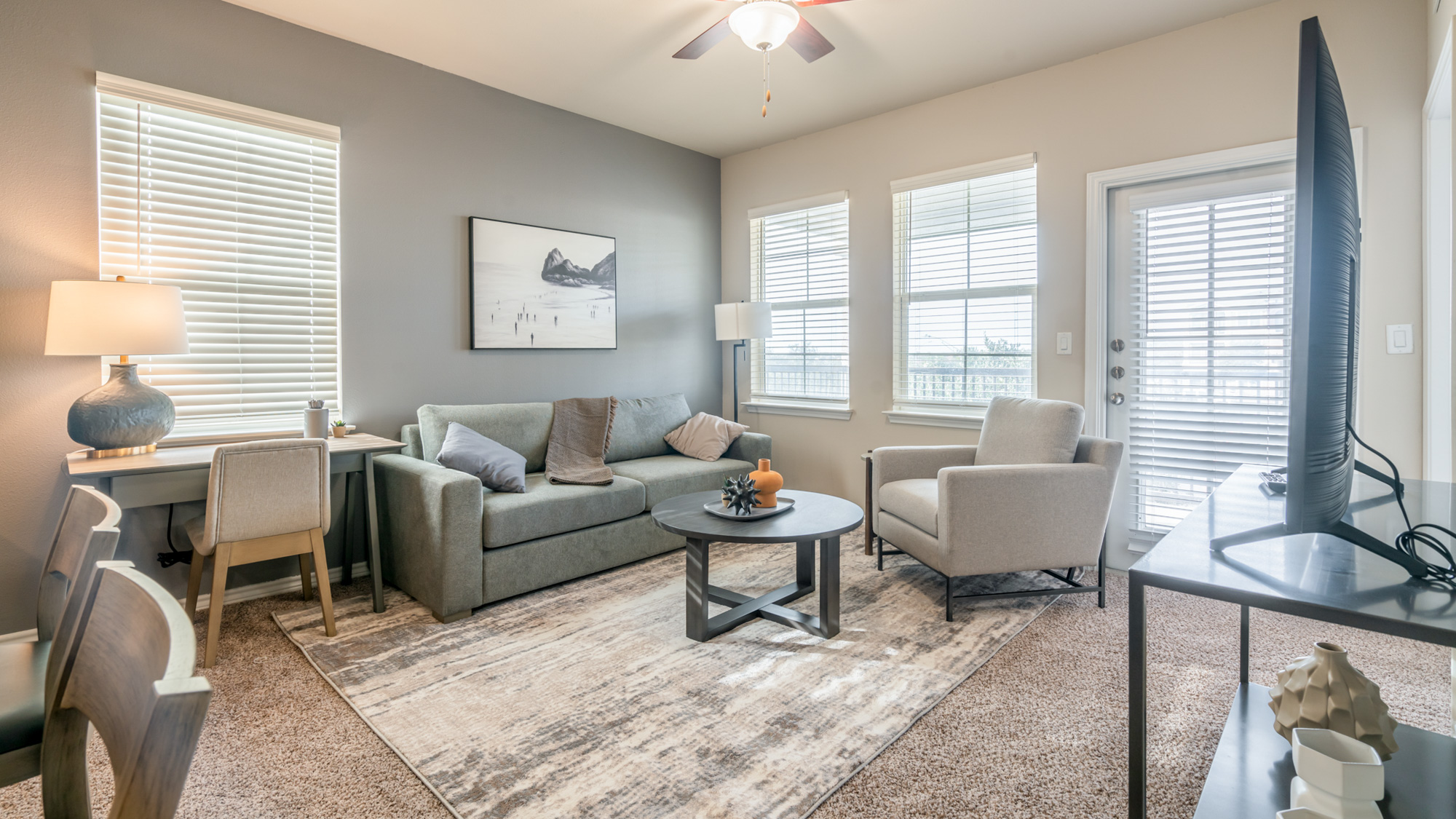 Rent Wiregrass at Stone Oak 09203 in San Antonio, TX Landing