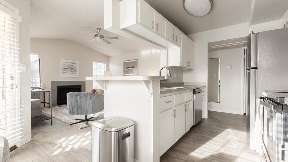 Rent Greentree Place 2125 in Chandler, AZ Landing