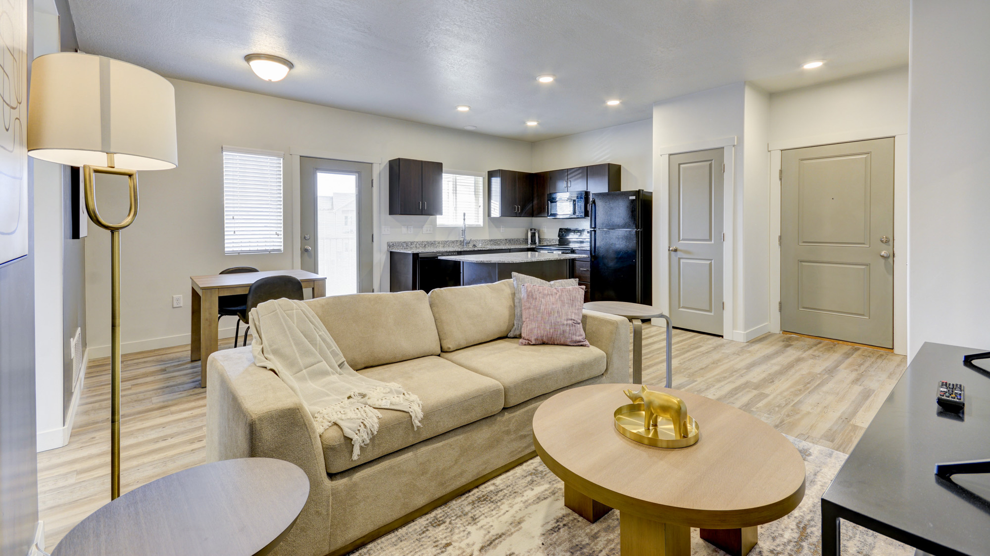 Rent Park at Legacy Trail Apartments F307 in Centerville, UT Landing