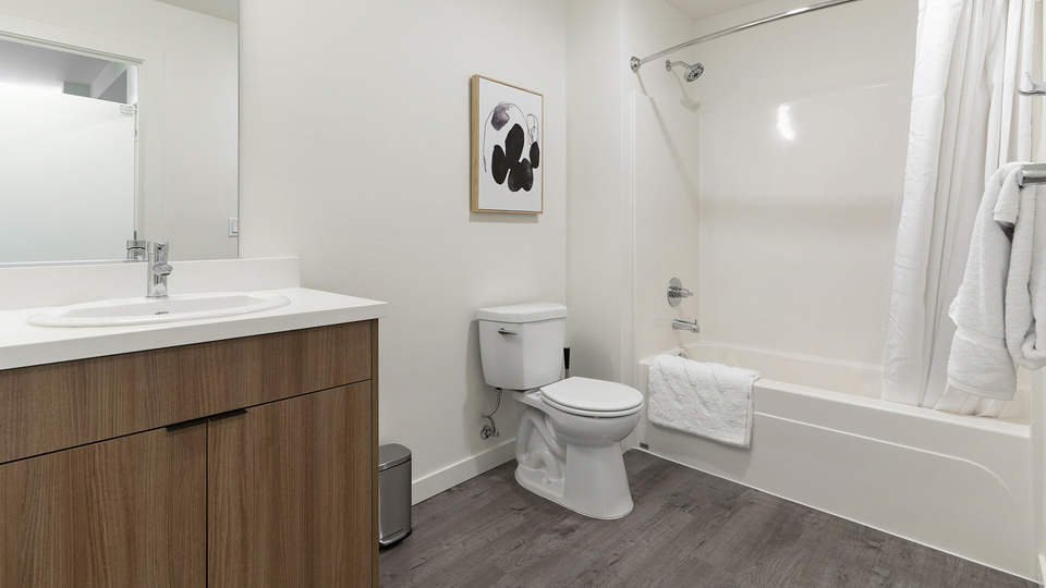 Rent District Flats Apartments C405 in Woodinville, WA Landing